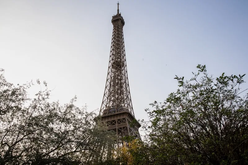 La France vue par les Russes : stereotypes et illustrations hilarantes d'Andrei Gordeev