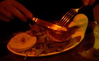 Interieur du restaurant Le Dix Vins Paris, ambiance bistrot aux chandelles