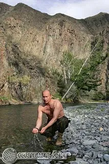 Montage de photos de Poutine torse nu, fabrication mediatique de l