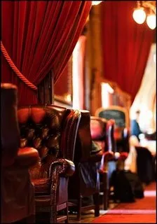 Interieur du Train Bleu avec ses plafonds peints et dorures Art Nouveau