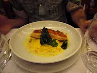 Saumon a la polenta servi a Montparnasse 1900