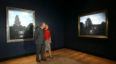 Le Roi des Belges en visite au Musee Magritte le 3 juin 2009